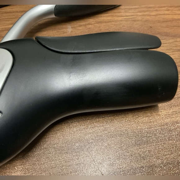 OXO Steel Vertical Lever Corkscrew Wine Bottle Opener w/ Integrated Foil Cutter - Picture 6 of 8